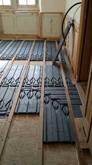 Installation plancher chauffant sec dans bâti ancien (16ème siècle)