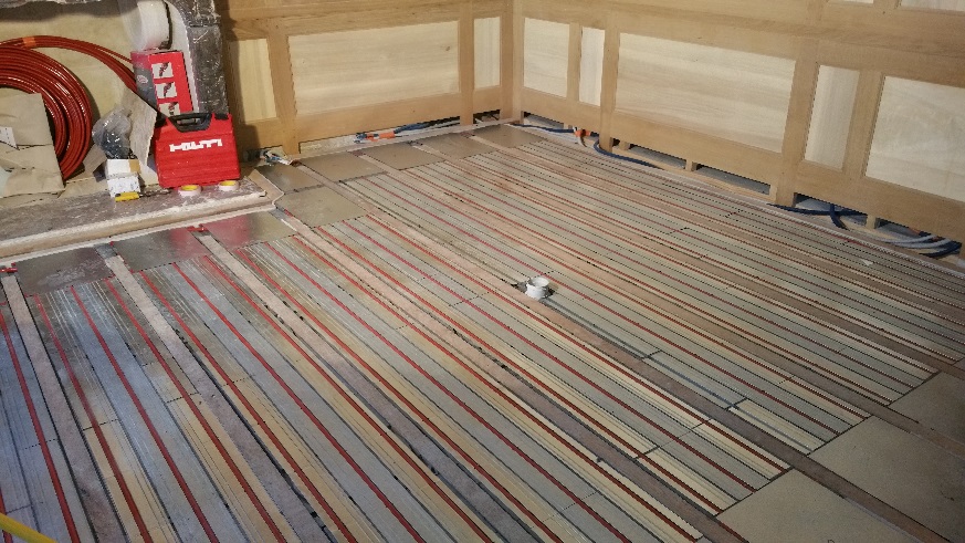 Installation diffuseurs plancher chauffant sec dans bâti ancien (16ème siècle)