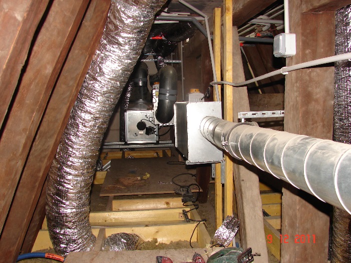 Gaines de ventilation dans combles anciens Gaines de ventilation dans combles anciens